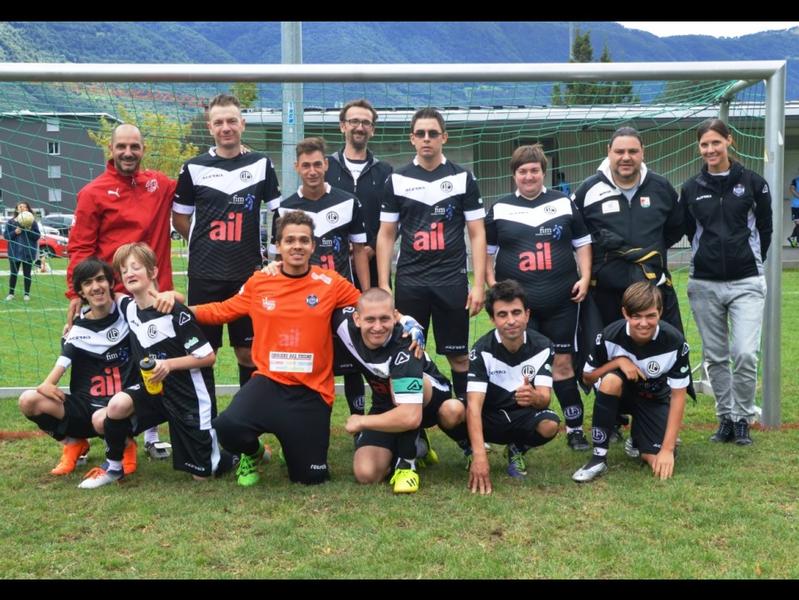 La squadra FCL Special Needs durante un torneo di calcio inclusivo (settembre 2019).